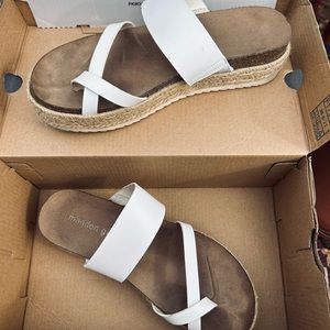 White sandals Size:7